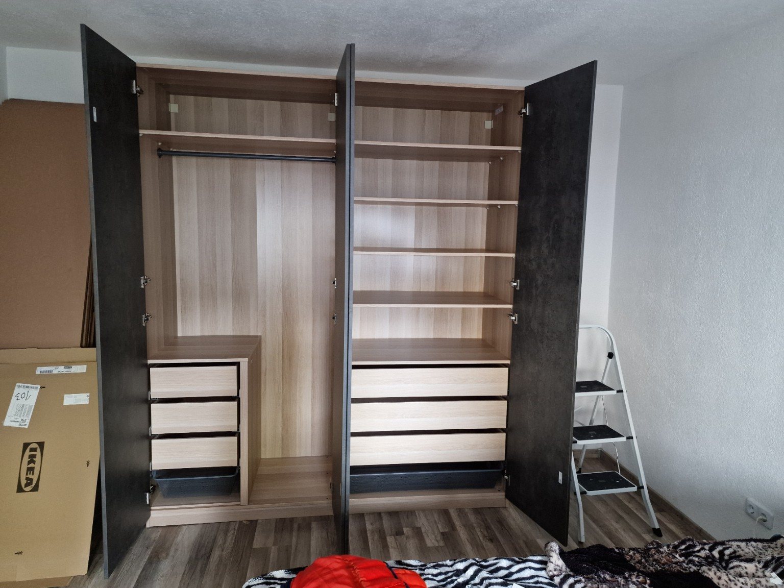 Kleiderschrank